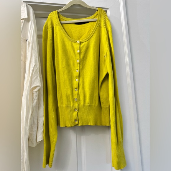 Lot of 7 Women’s Shirts and Sweaters - Picture 6 of 8